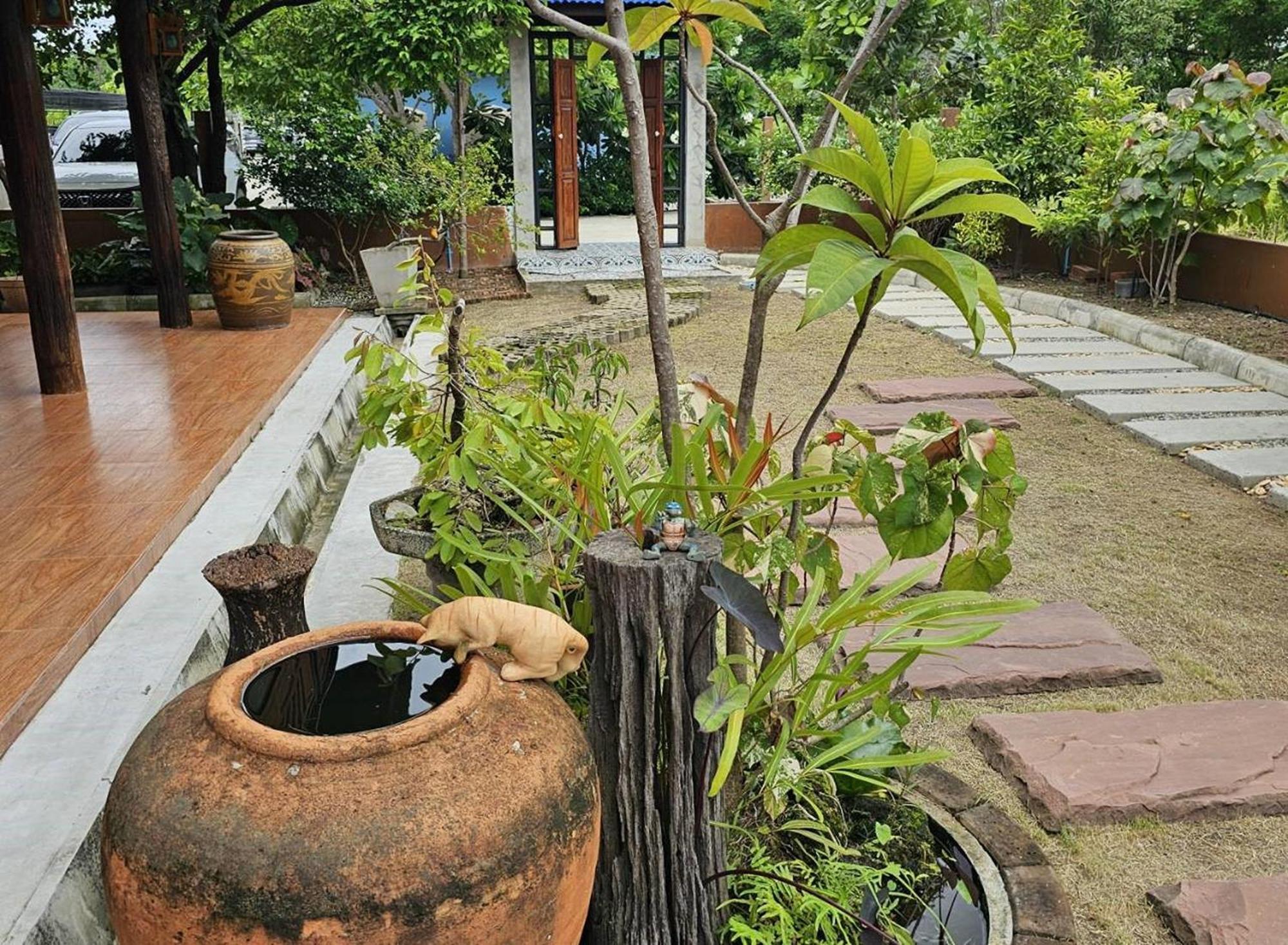 Nipatra Homestay Bangkok Dış mekan fotoğraf